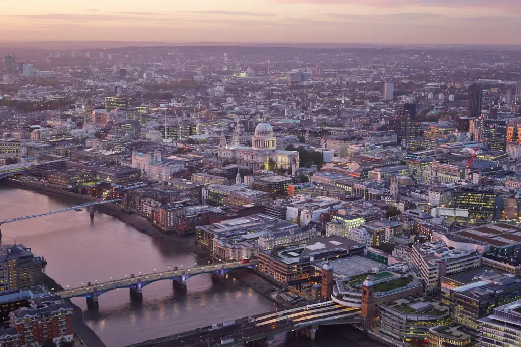 London Landscapes — architecture and landscape photograph in London, UK, frame 21 of 28.